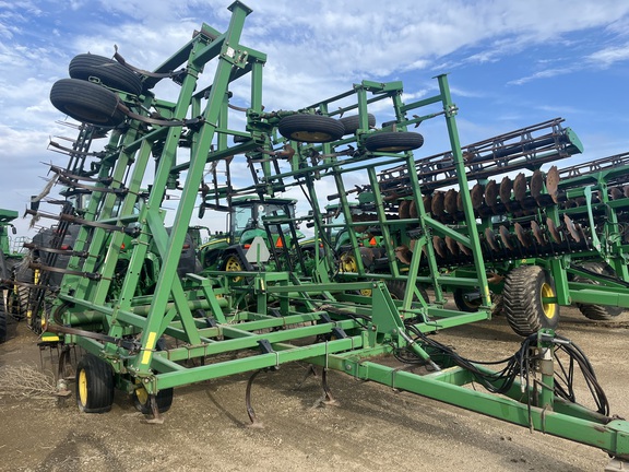 John Deere 980 Field Cultivator