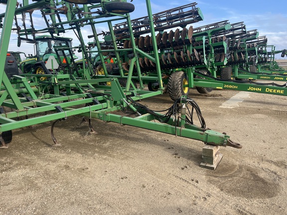 John Deere 980 Field Cultivator