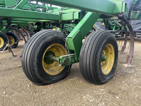 John Deere 980 Field Cultivator