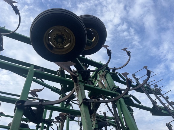 John Deere 980 Field Cultivator