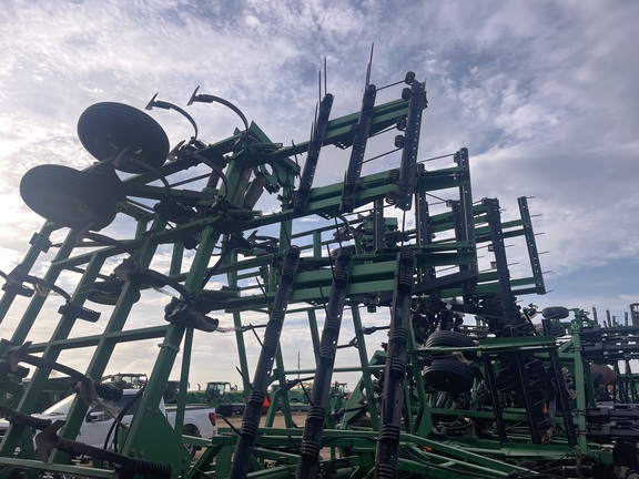 John Deere 980 Field Cultivator