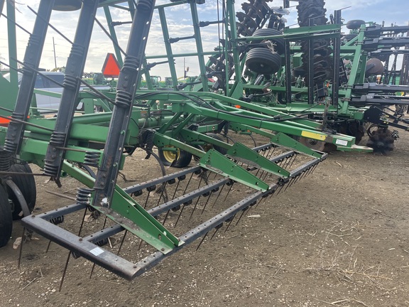 John Deere 980 Field Cultivator