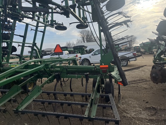 John Deere 980 Field Cultivator