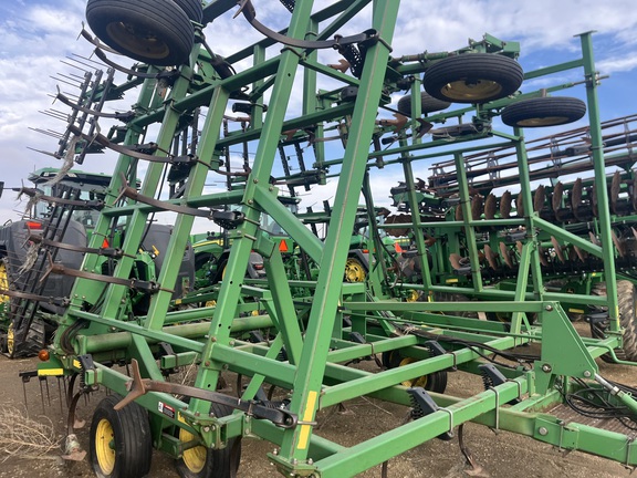 John Deere 980 Field Cultivator