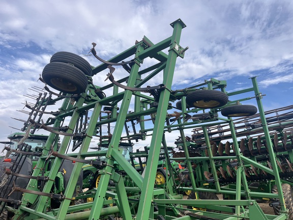 John Deere 980 Field Cultivator