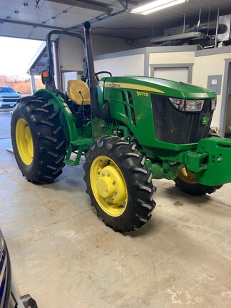 2016 John Deere 5075E Tractor