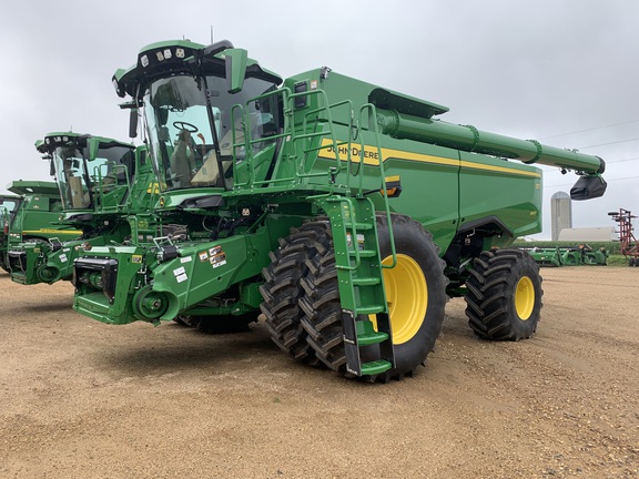 2025 John Deere S7 900 Combine