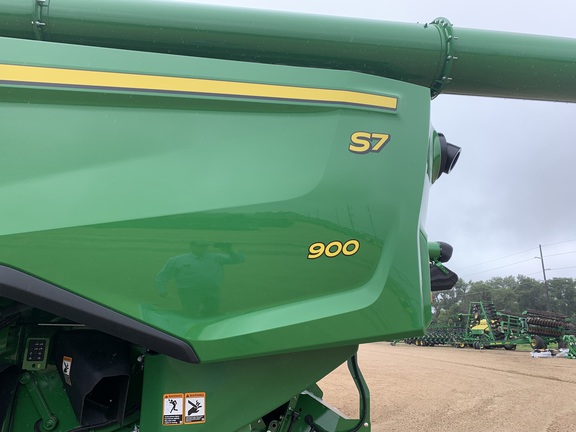 2025 John Deere S7 900 Combine