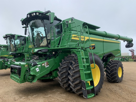 2025 John Deere S7 900 Combine