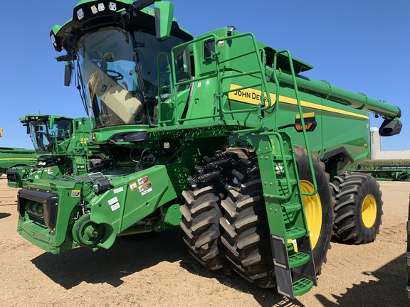 2025 John Deere S7 900 Combine