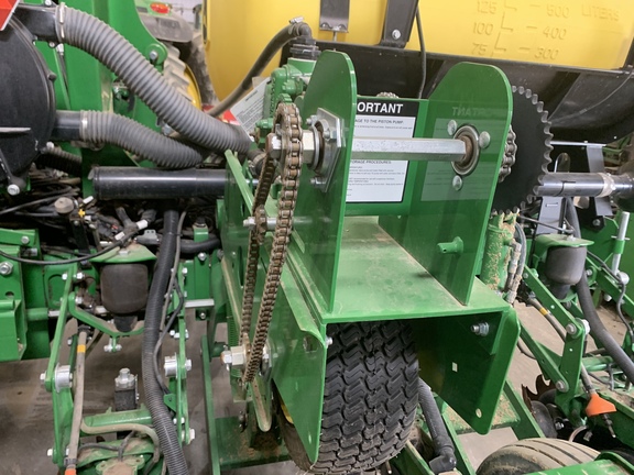 2021 John Deere 1765 Planter