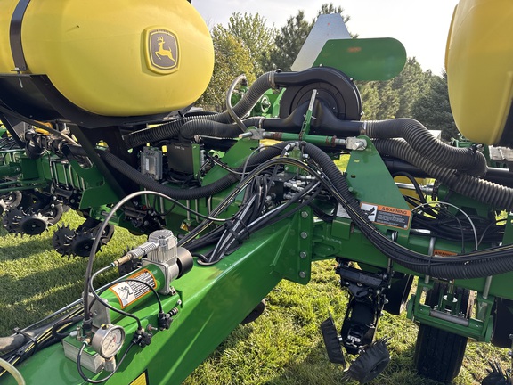 2021 John Deere 1765 Planter