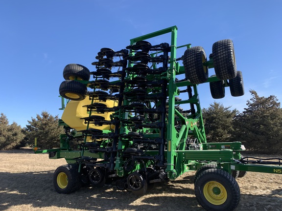 2025 John Deere N536C Air Seeder