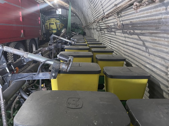 1997 John Deere 1710 Tree Planter