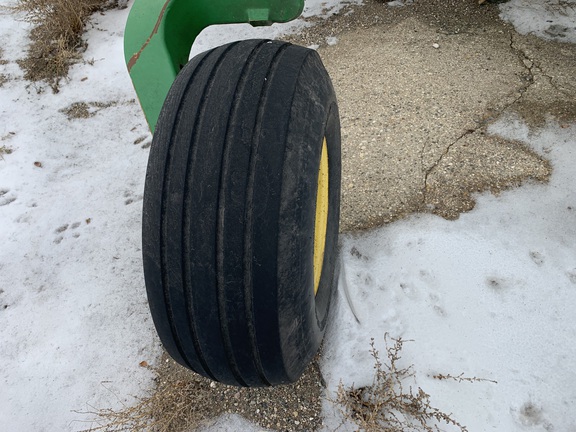 2014 John Deere 2210 Field Cultivator