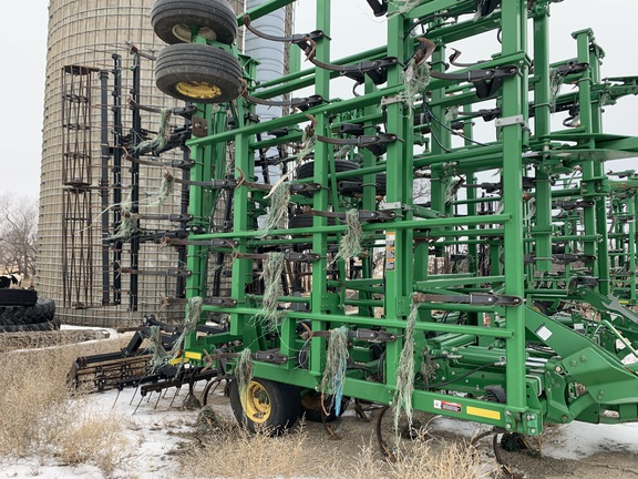 2014 John Deere 2210 Field Cultivator