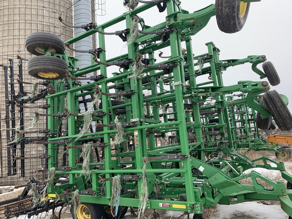 2014 John Deere 2210 Field Cultivator