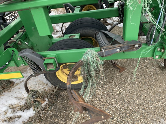 2014 John Deere 2210 Field Cultivator
