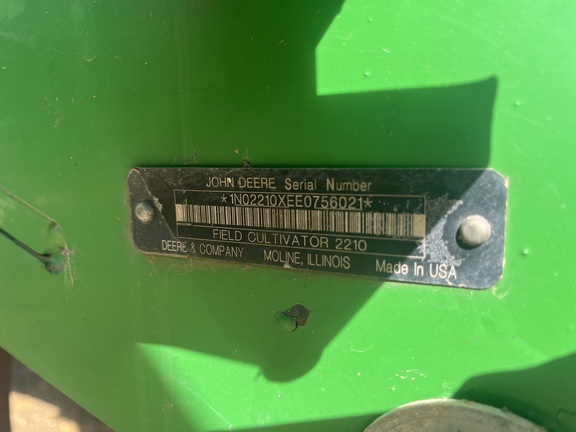 2014 John Deere 2210 Field Cultivator