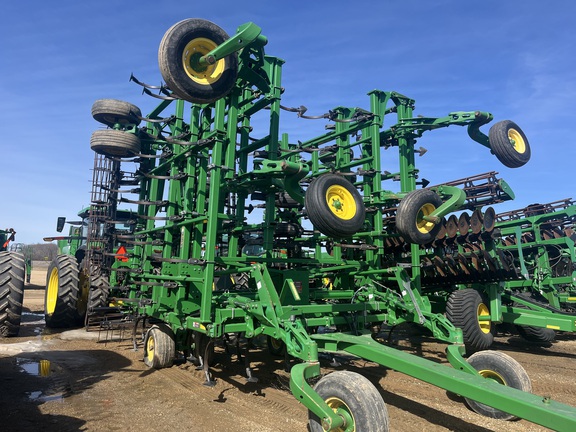 2014 John Deere 2210 Field Cultivator