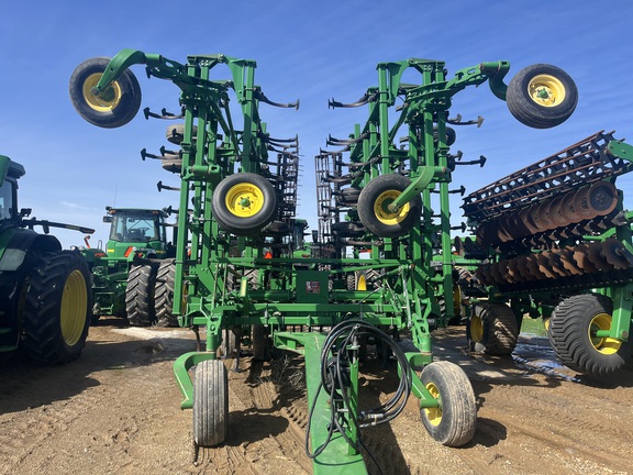 2014 John Deere 2210 Field Cultivator