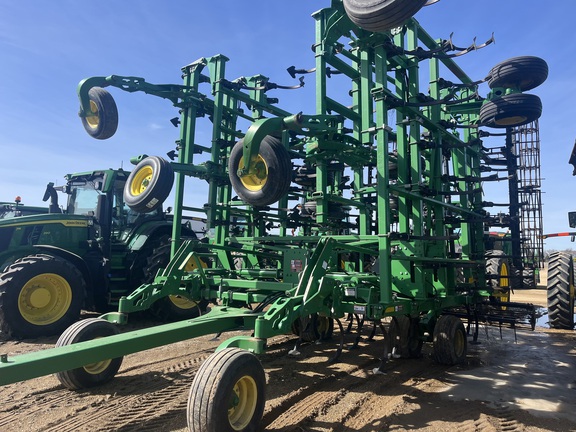 2014 John Deere 2210 Field Cultivator