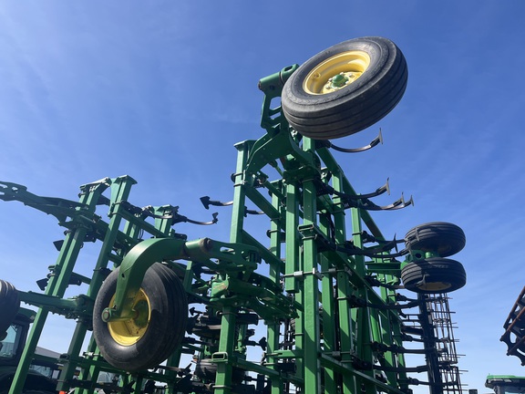 2014 John Deere 2210 Field Cultivator