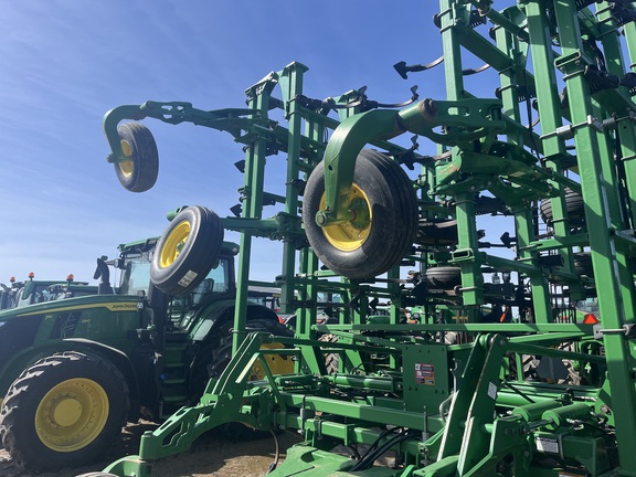 2014 John Deere 2210 Field Cultivator