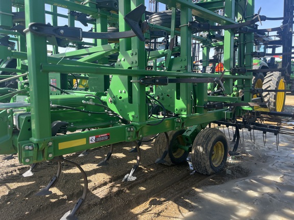 2014 John Deere 2210 Field Cultivator