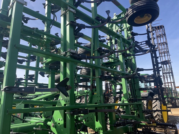 2014 John Deere 2210 Field Cultivator