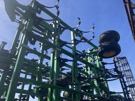 2014 John Deere 2210 Field Cultivator