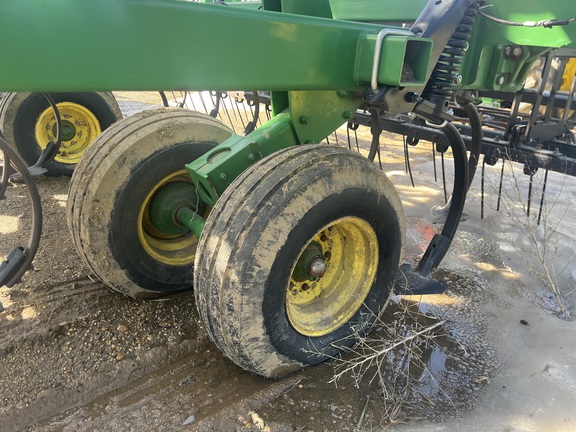 2014 John Deere 2210 Field Cultivator