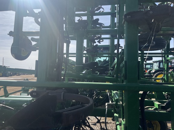 2014 John Deere 2210 Field Cultivator