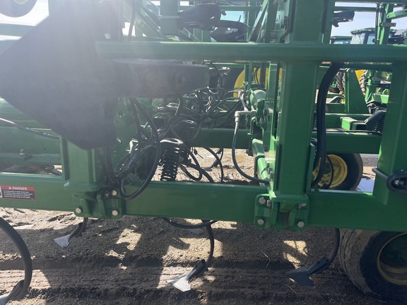 2014 John Deere 2210 Field Cultivator
