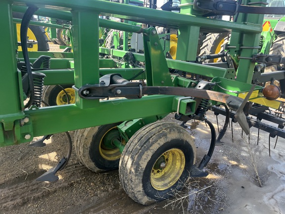 2014 John Deere 2210 Field Cultivator
