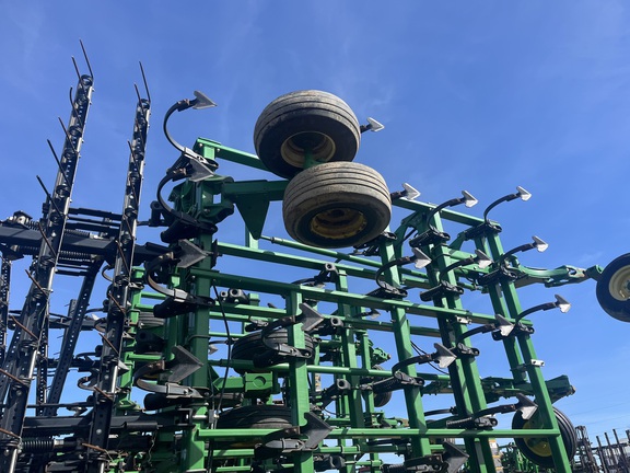 2014 John Deere 2210 Field Cultivator