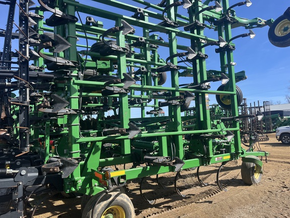 2014 John Deere 2210 Field Cultivator