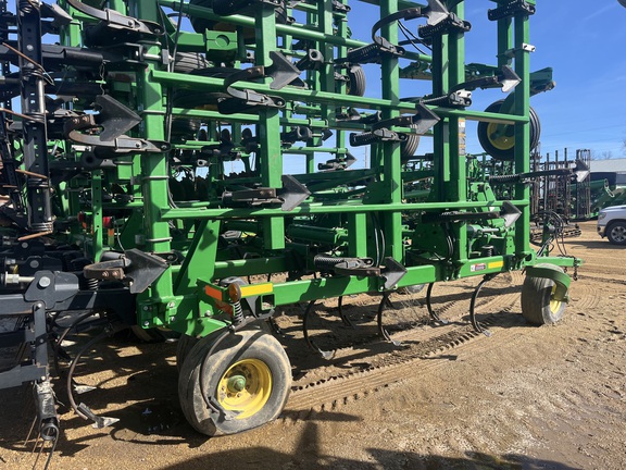 2014 John Deere 2210 Field Cultivator