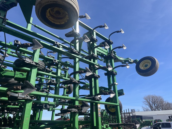 2014 John Deere 2210 Field Cultivator