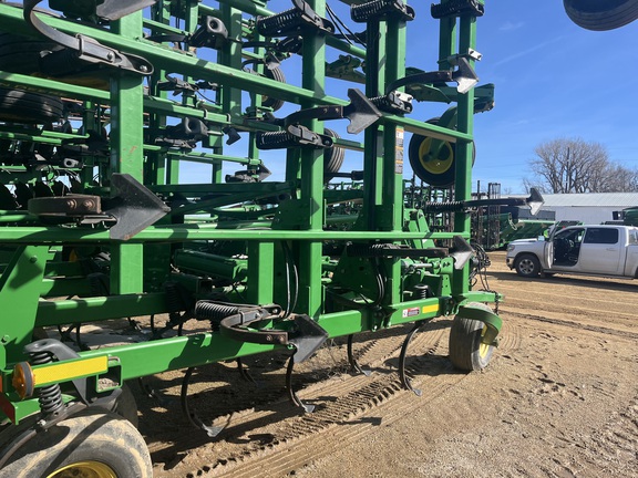2014 John Deere 2210 Field Cultivator