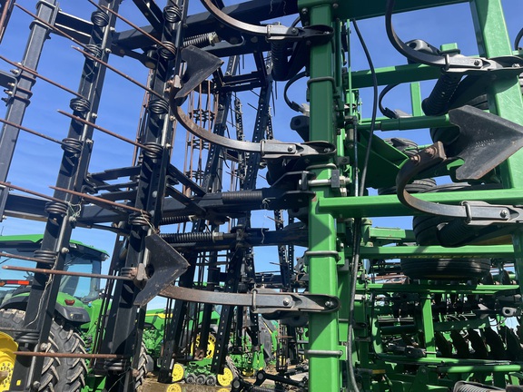 2014 John Deere 2210 Field Cultivator