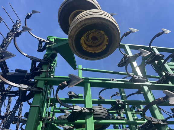 2014 John Deere 2210 Field Cultivator