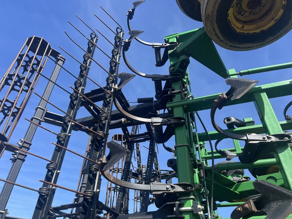 2014 John Deere 2210 Field Cultivator