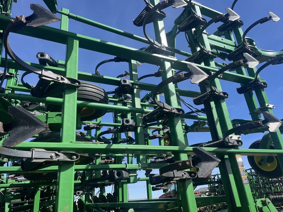 2014 John Deere 2210 Field Cultivator