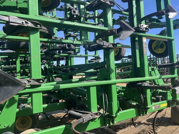 2014 John Deere 2210 Field Cultivator