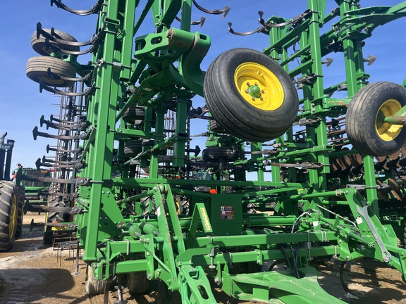 2014 John Deere 2210 Field Cultivator