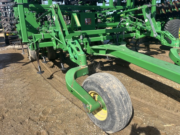 2014 John Deere 2210 Field Cultivator