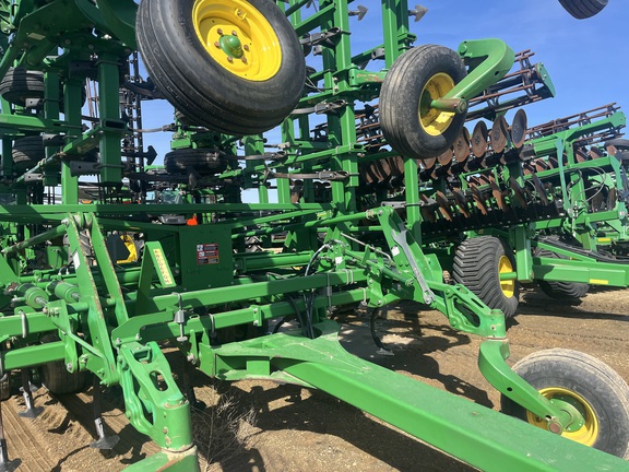 2014 John Deere 2210 Field Cultivator