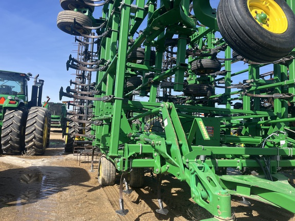 2014 John Deere 2210 Field Cultivator