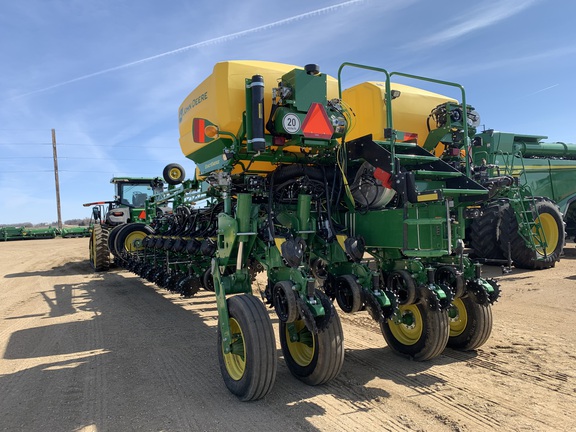 2025 John Deere 1775NT Planter